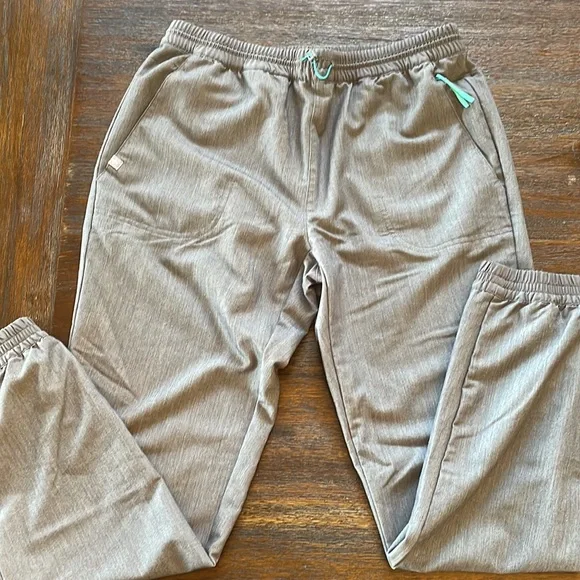 Figs gray size small euc.  Catarina top and jogger bottom - Picture 2 of 8